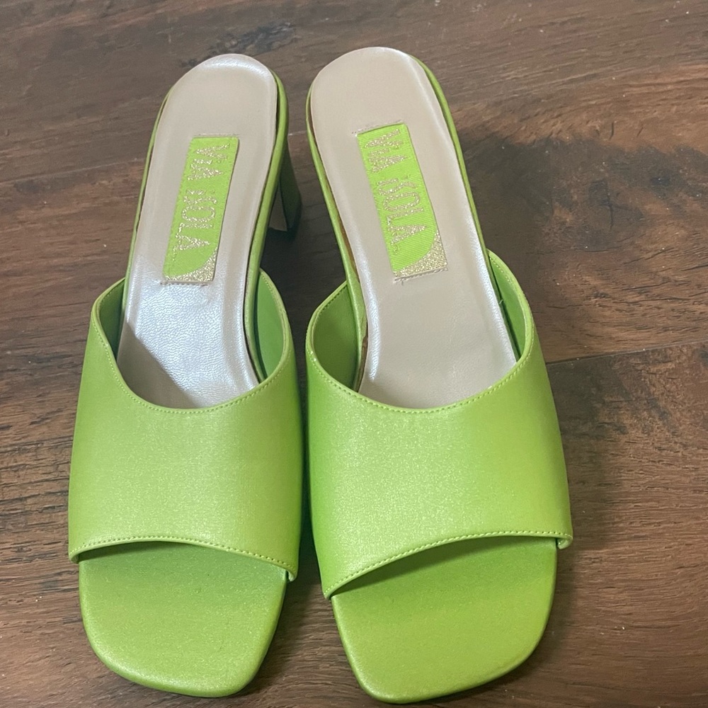 NWOB Via Isola Gigi IV Sandal 8M